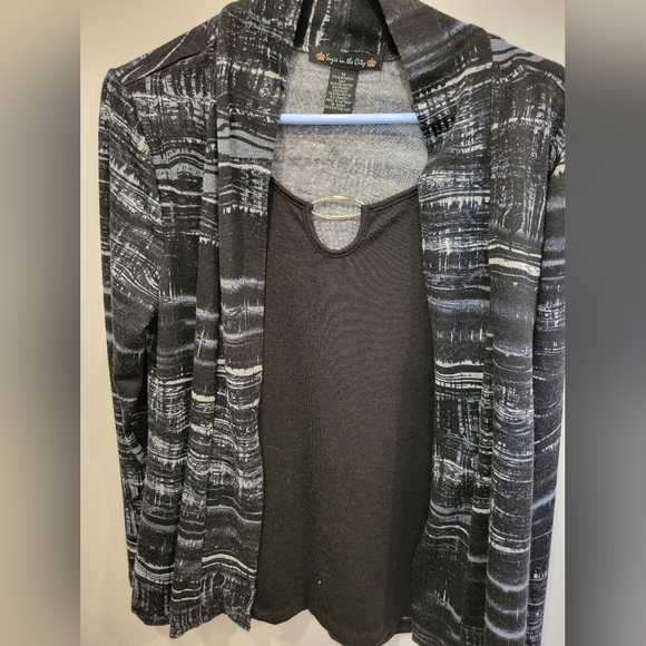 Suzie In The City Long Sleeve Jacket With Attached T Shirt Med Light & AIry - Picture 2 of 8